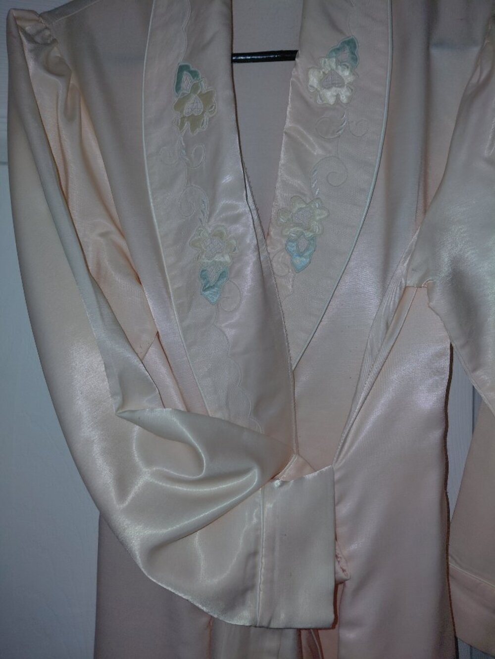 Barbizon Pale Pink Robe - Picture 5 of 5